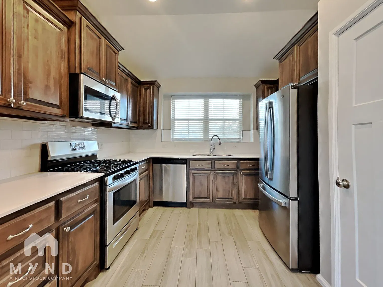 3 bed, 2.0 bath, 1440 sqft, $1,759 — Photo 3