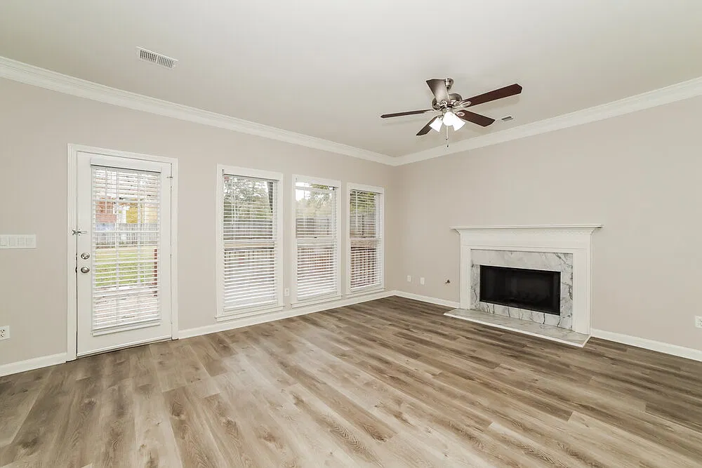 4 bed, 2.5 bath, 2404 sqft, $2,710 — Photo 4