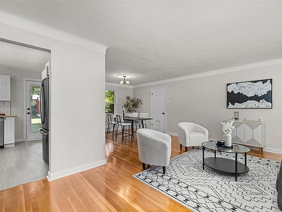 2nd image of 16 Leicester Ln
