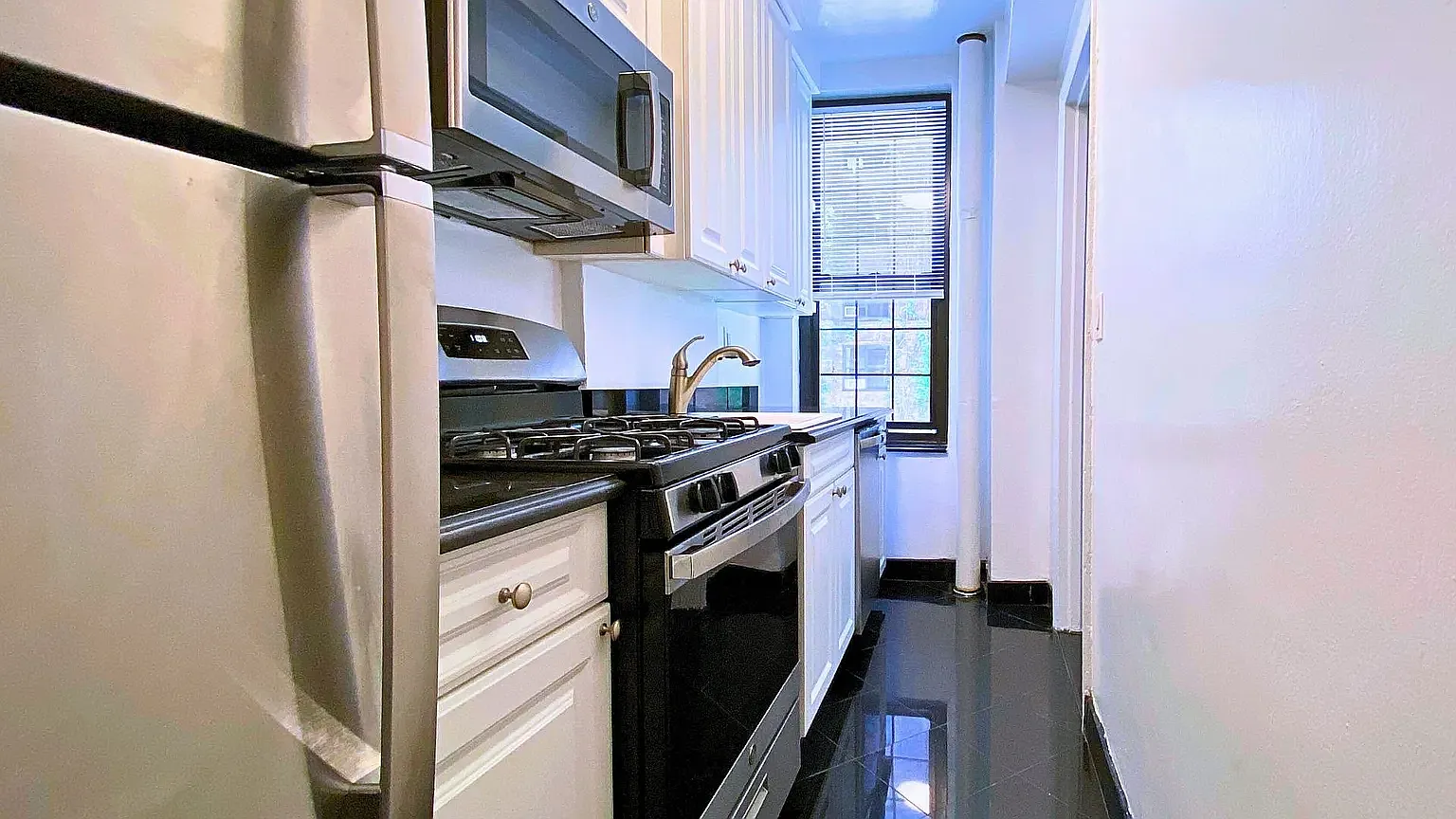 460 West 24th Street — Photo 1