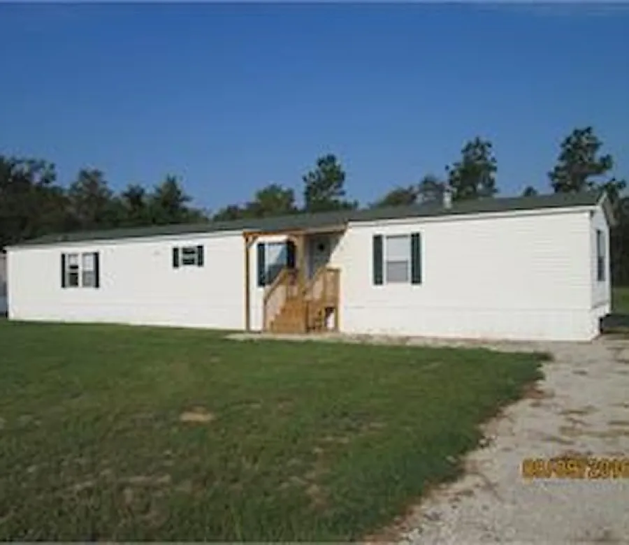 3 bed, 1000 sqft, $1,300 — Photo 1