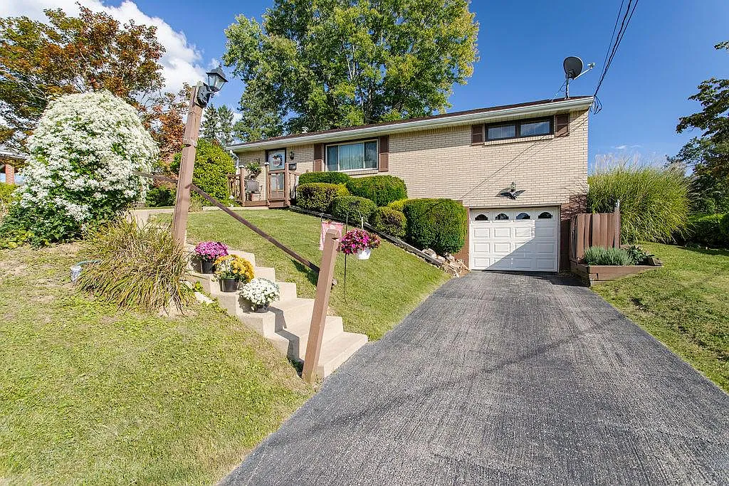 27 Corbett Ave photo 1