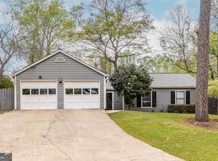 817 Riverstone Ln, Woodstock, GA