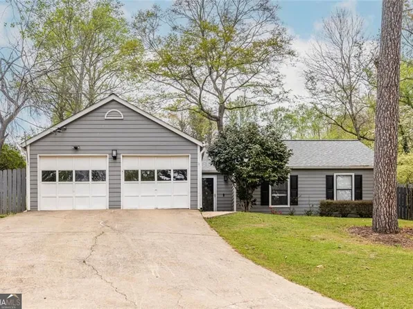 817 Riverstone Ln, Woodstock, GA 30188