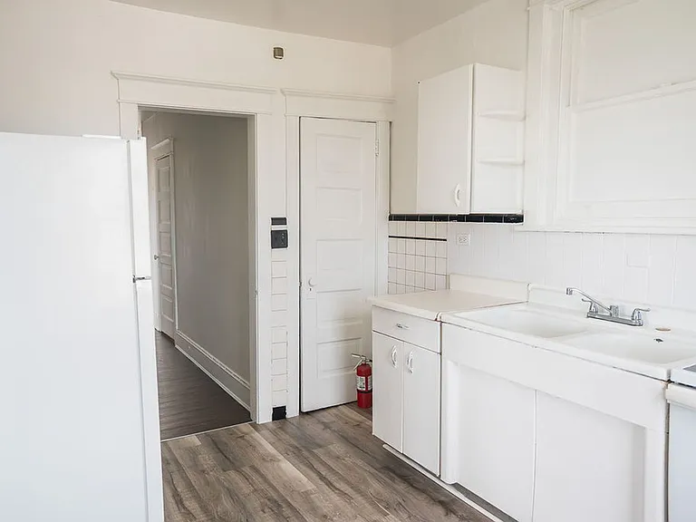702 St. John Street — Photo 12