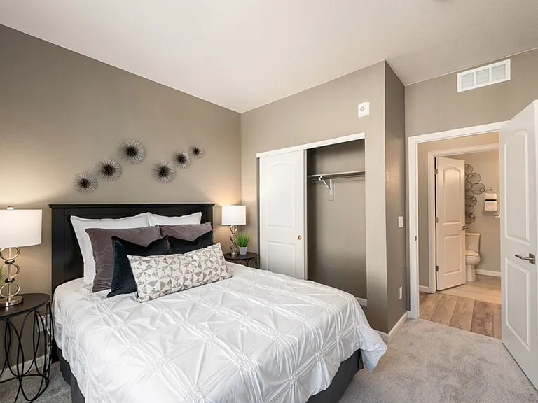 5762 S Addison Way #E — Photo 21