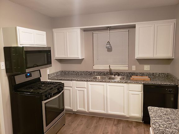 3rd image of 330 E Glenview Dr