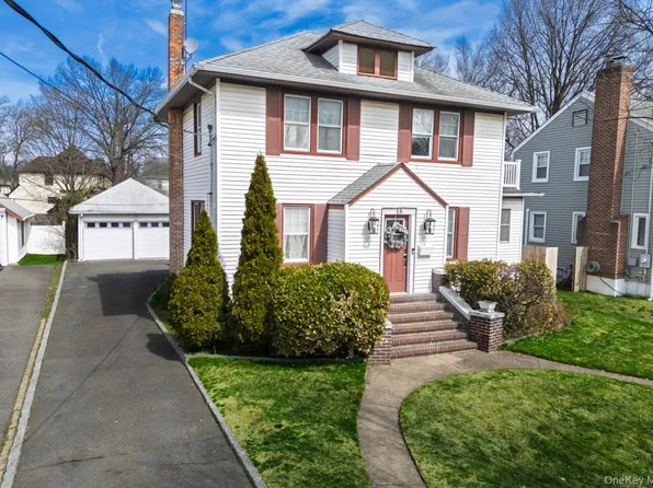 18 Phipps Avenue, East Rockaway, NY 11518