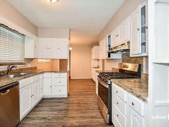 3rd image of 3748 Nabholtz Ln
