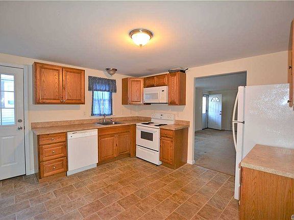 5th image of 65 Village Cir W #B