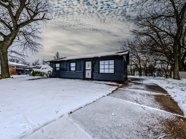 1888 Andover Ct, Chicago Heights, IL 60411