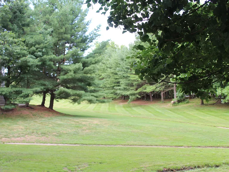 46 Versailles Ct — Photo 3