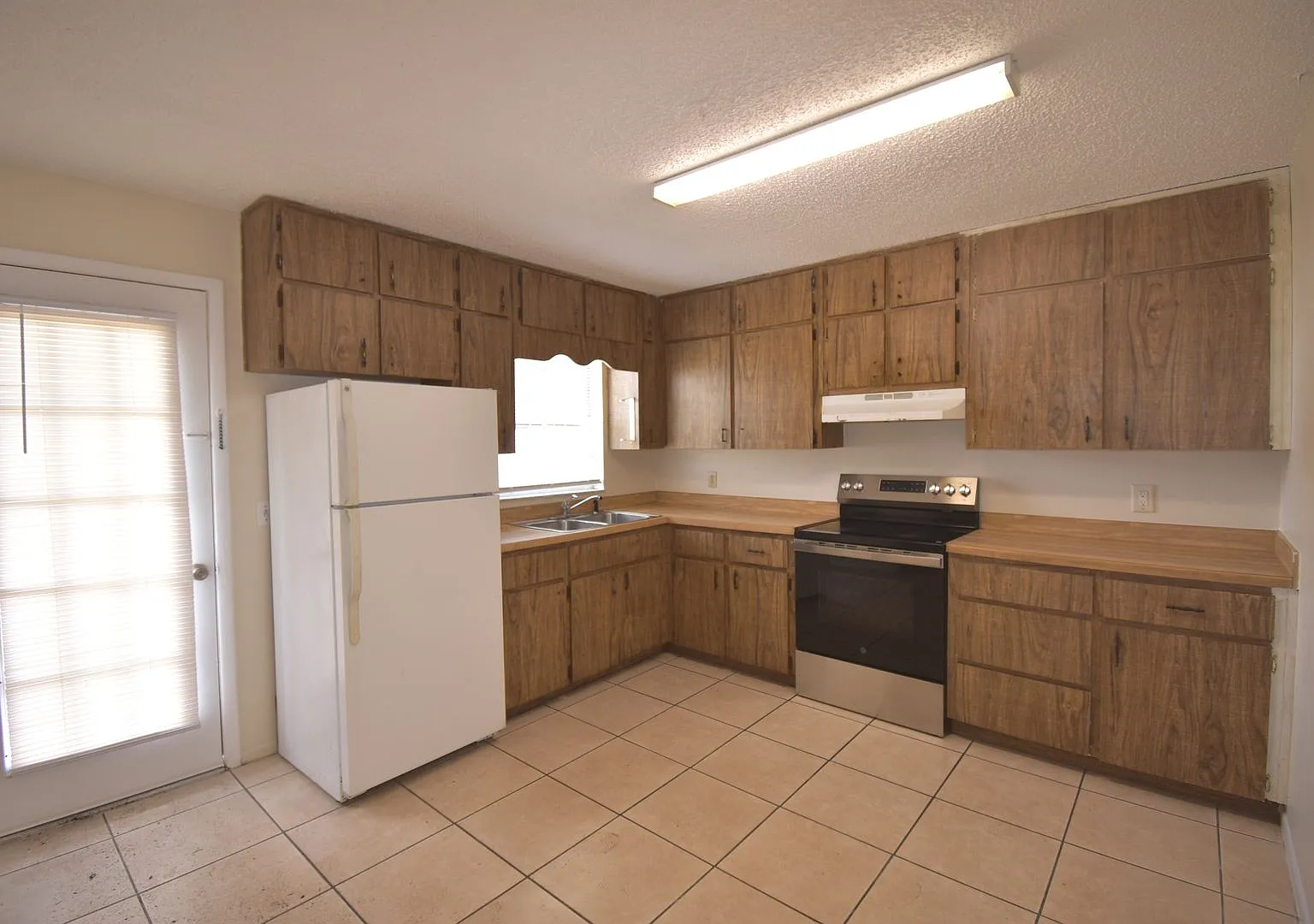 2 Bed/1 Bath, Single Story Duplex In Graceville Apartments Community Available November 16th! — Photo 4