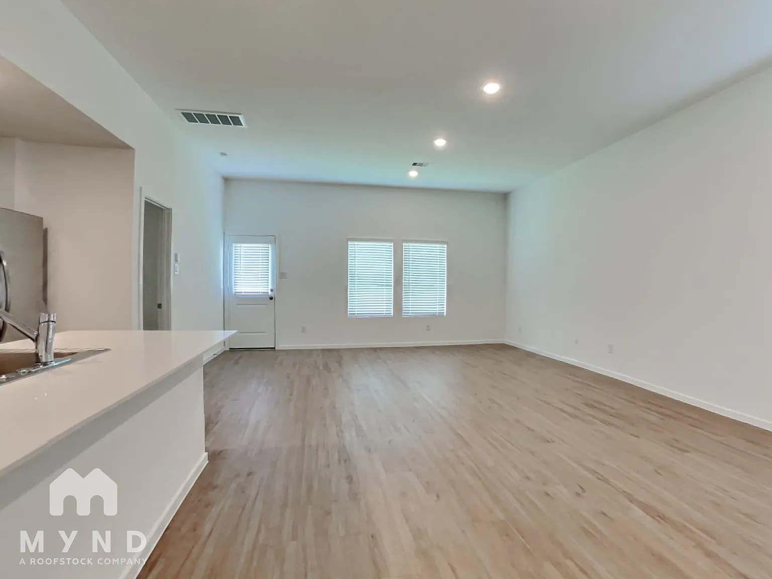 4 bed, 2.5 bath, 2119 sqft, $2,365 — Photo 3