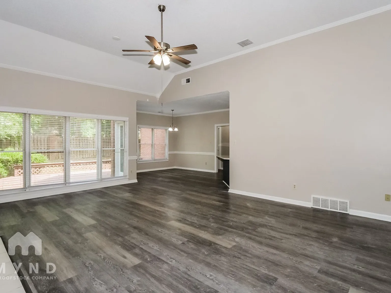 3 bed, 2.0 bath, 2332 sqft, $2,295 — Photo 4