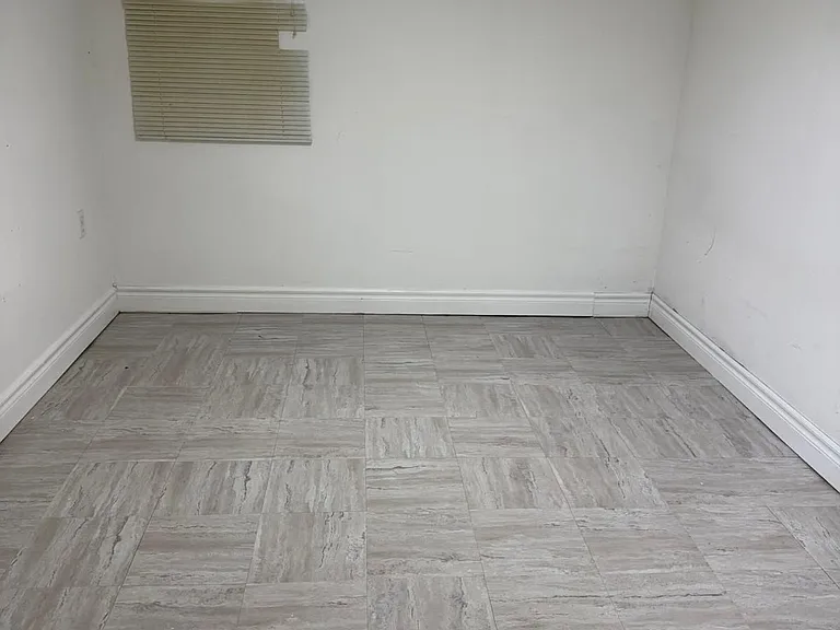 80 Vanbrugh Ave #BASEMENT — Photo 10