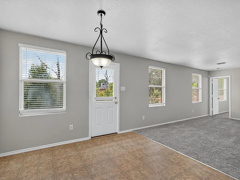 2805 Cameron Way — Photo 7