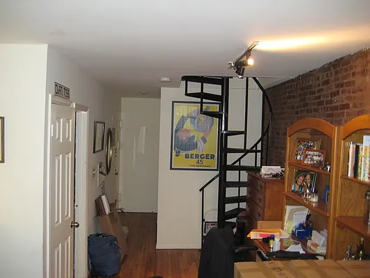 Rented by Manhattan Property Group | media 67