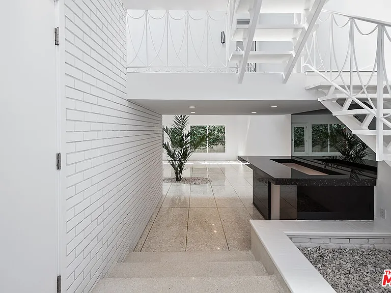 764 N Doheny Dr #2 — Photo 3
