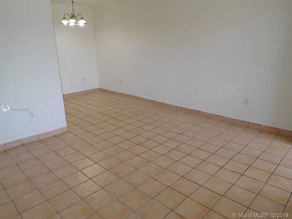 4th image of 20180 NE 2nd Ave APT X17