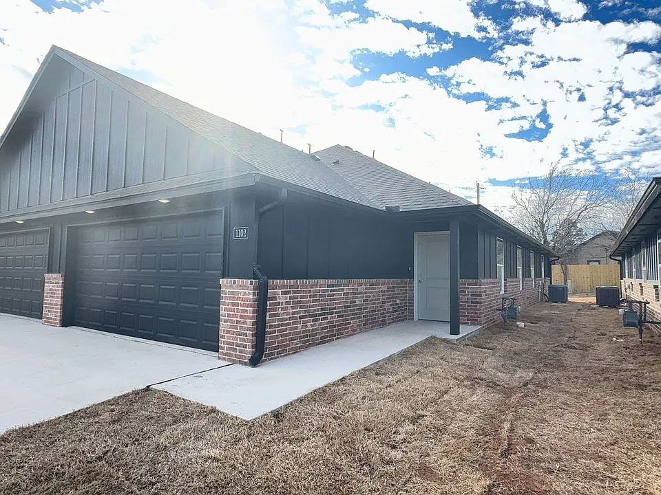 1102 NW 113th St