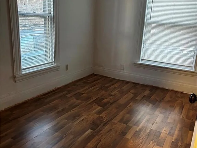 131 Strong Ave — Photo 12