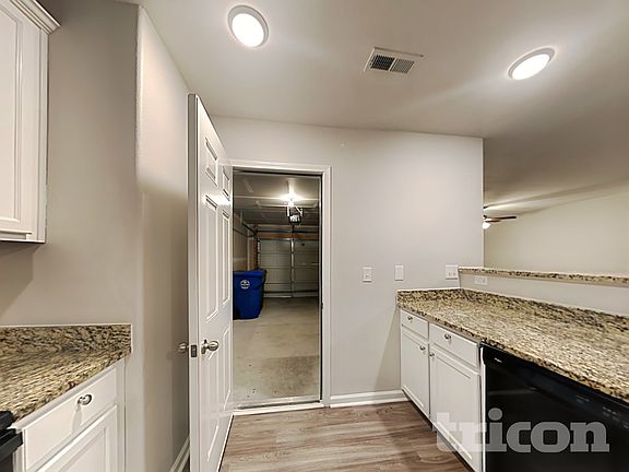 4th image of 1008 River Crest Ct