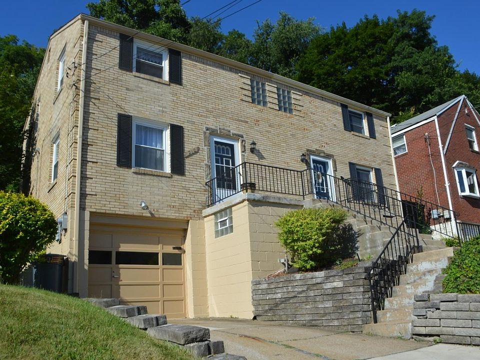 Welcome to 210 East Garden Road in Brentwood!