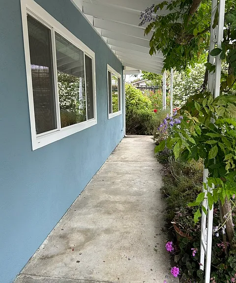 109 S Navarra Dr — Photo 2