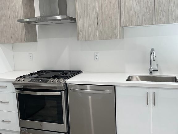 2nd image of 107 Hadrian Dr #5