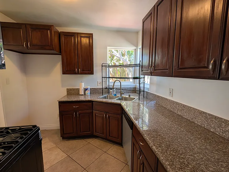 6206 Cahuenga Blvd — Photo 3