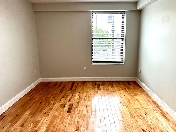 4th image of 26 Portland St #231