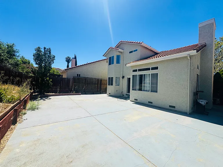 2210 Southwood Dr — Photo 23