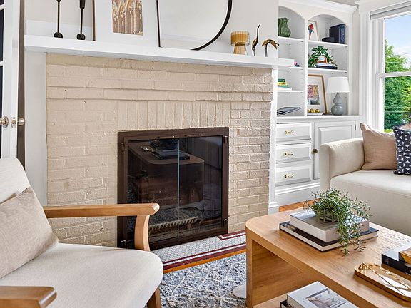 4th image of 11 Pershing Rd #2