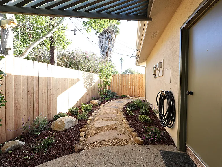 334 Consuelo Dr #B — Photo 15