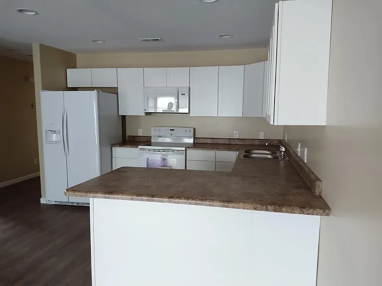 3880 Simpson Rd E — Photo 4