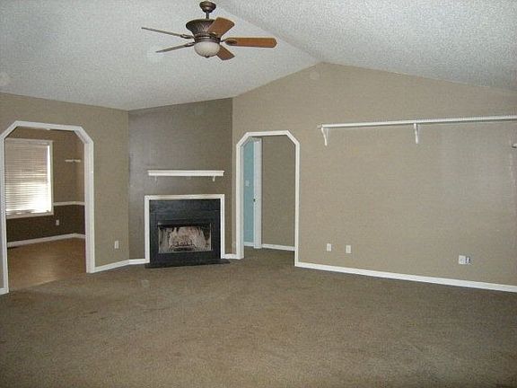 3rd image of 209 W Briarwood Dr