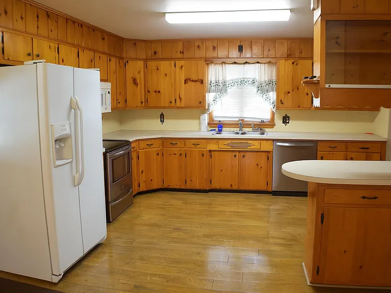 1160 Forest Hill Rd — Photo 2
