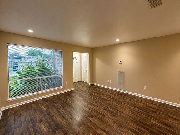5th image of 615 Cole St