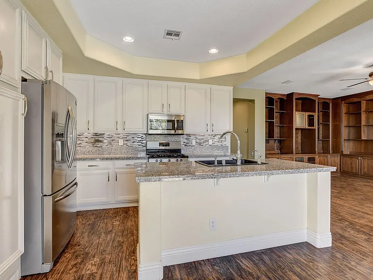 408 Silver Prairie Ct — Photo 21