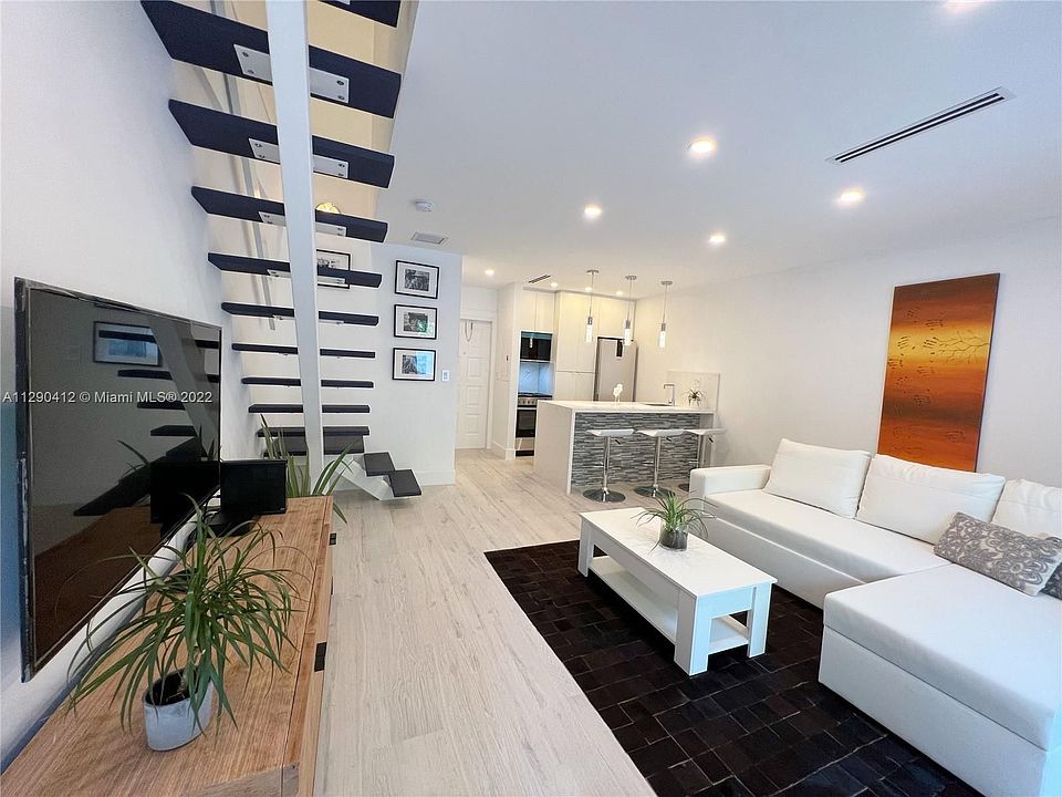 1st image of 798 Crandon Blvd APT 50