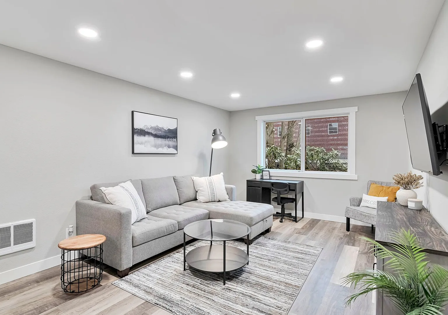 1Bed 1Bath Everett Downtown Condo — Photo 1