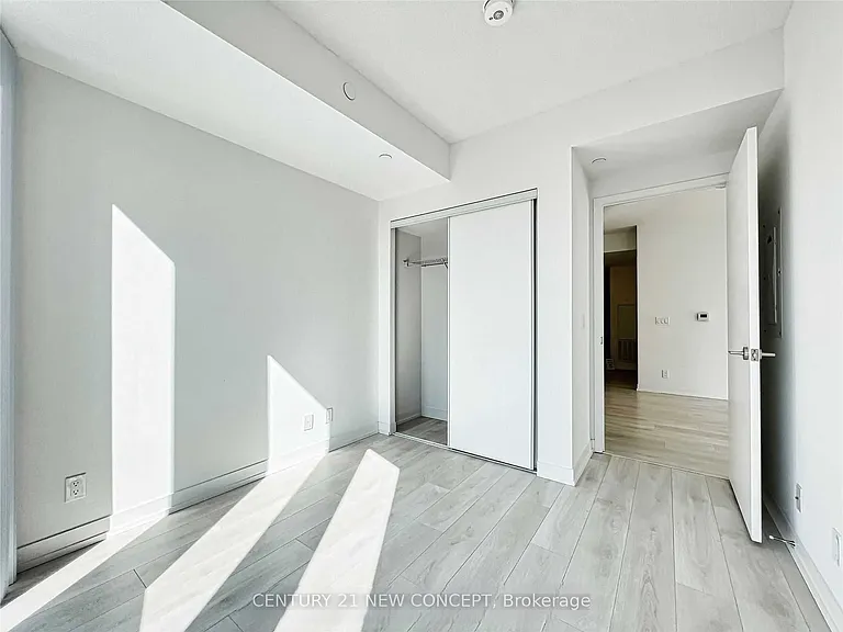 60 Shuter St #1106 — Photo 13