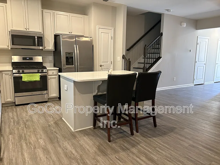 133 Marthawood Ln #1 — Photo 4