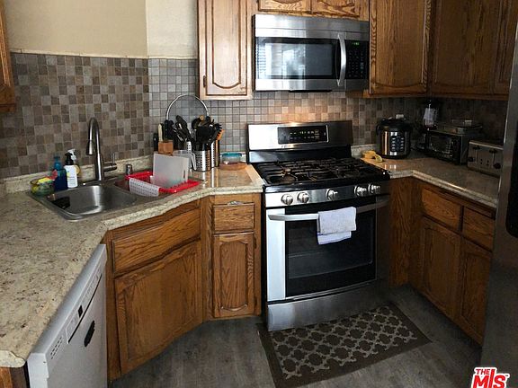 4th image of 2231 Montrose Ave APT 12