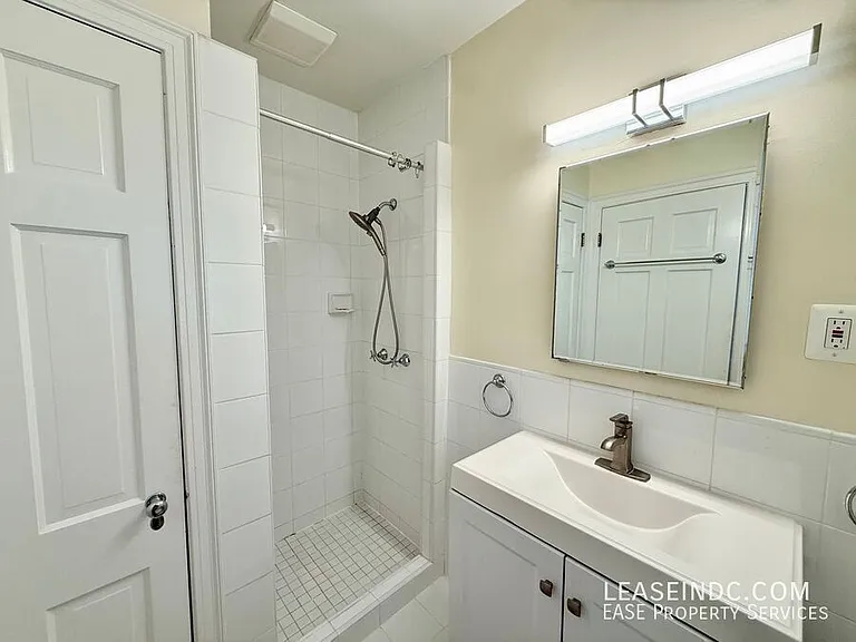 4825 Butterworth Pl NW — Photo 24