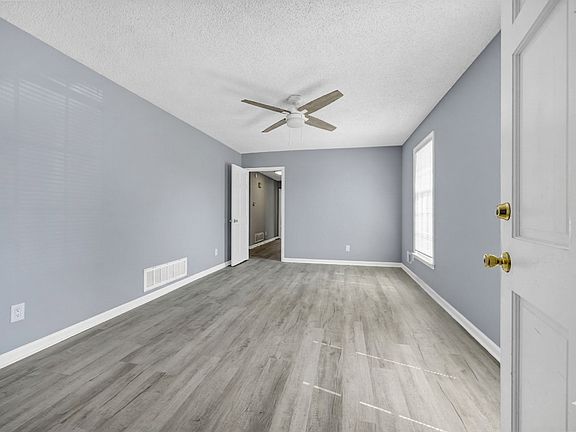 4th image of 2905 Chatsworth Rd APT B