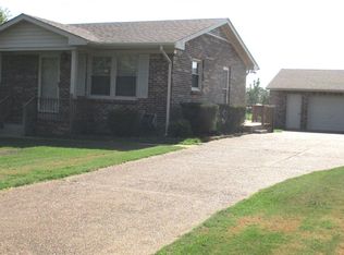 5 Sanders Dr, Leoma, TN 38468
