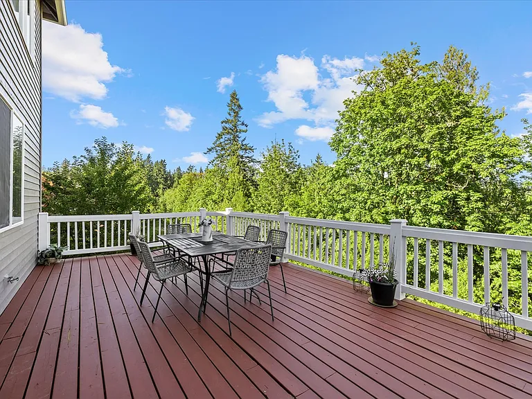 Deck 
main Level
