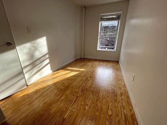 5th image of 453 W 47th St Floor 5R